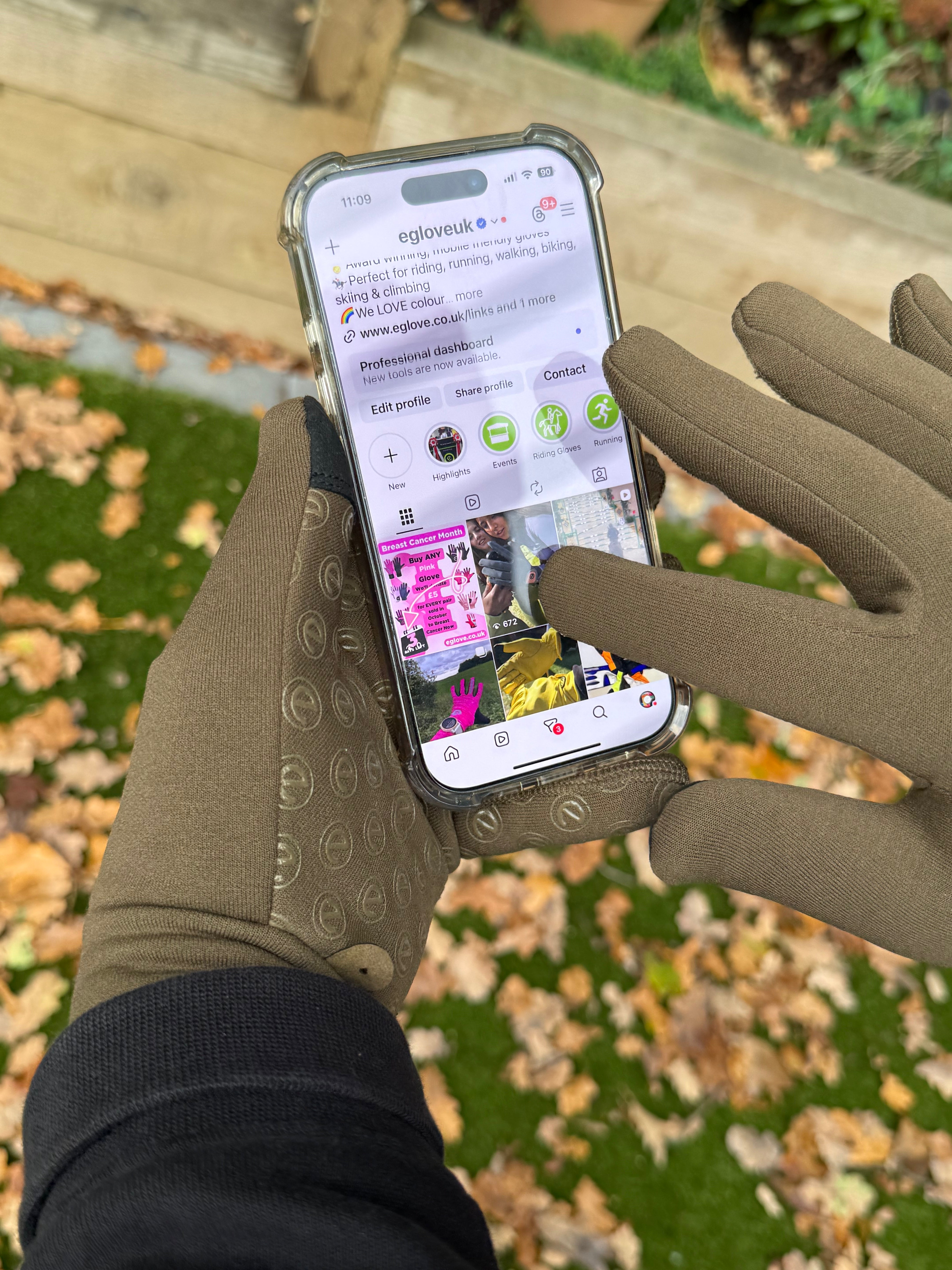 Why Touchscreen Horse Riding Gloves Are a Game-Changer for Riders