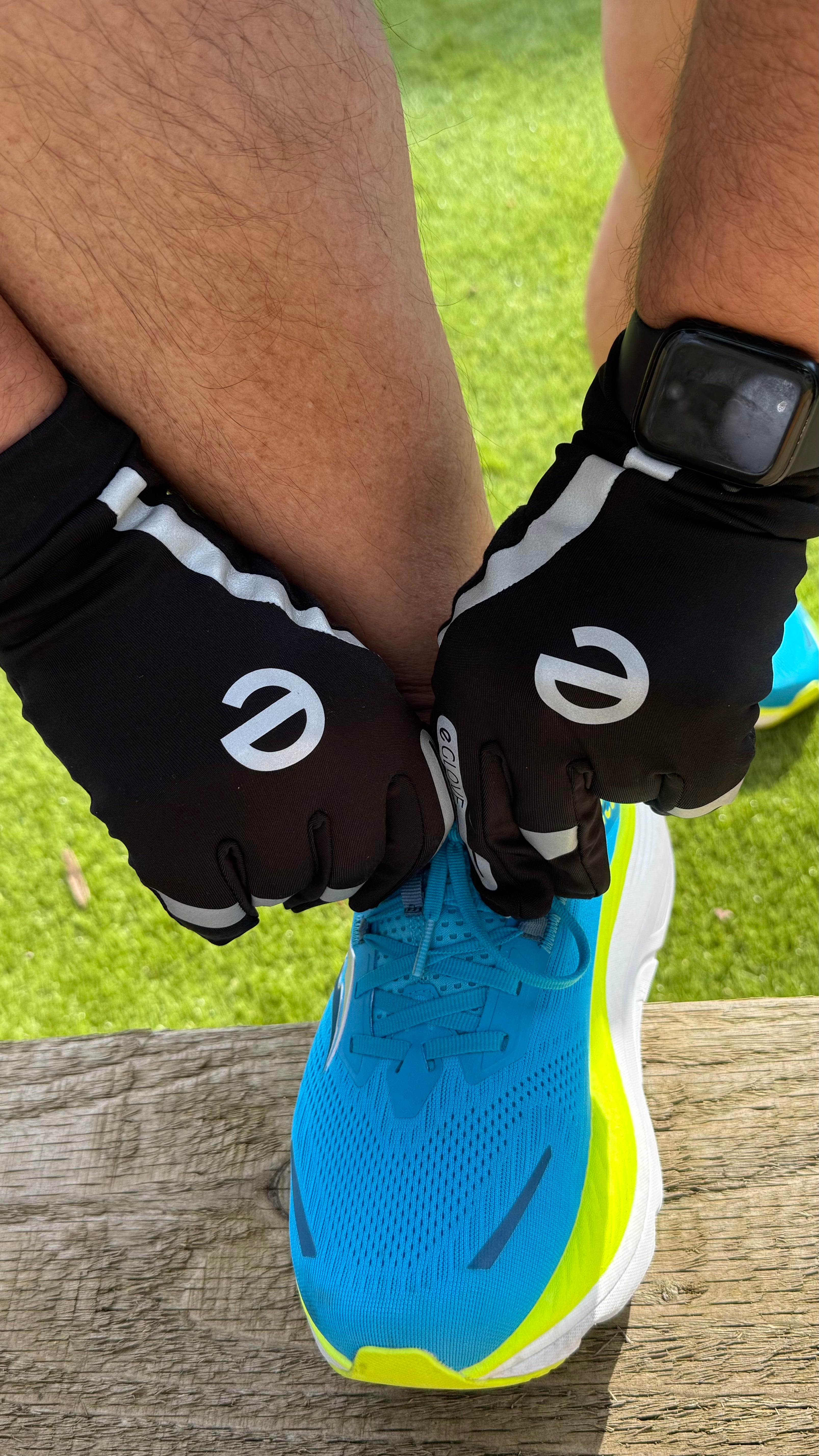 Run - Hi-Vis Touch Screen Running Gloves - Black Reflective (V3)